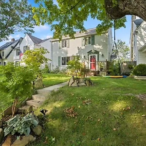 https://charming-3-bedroom-house-in-a-quiet-neighborhood.columbusohiohotels.org